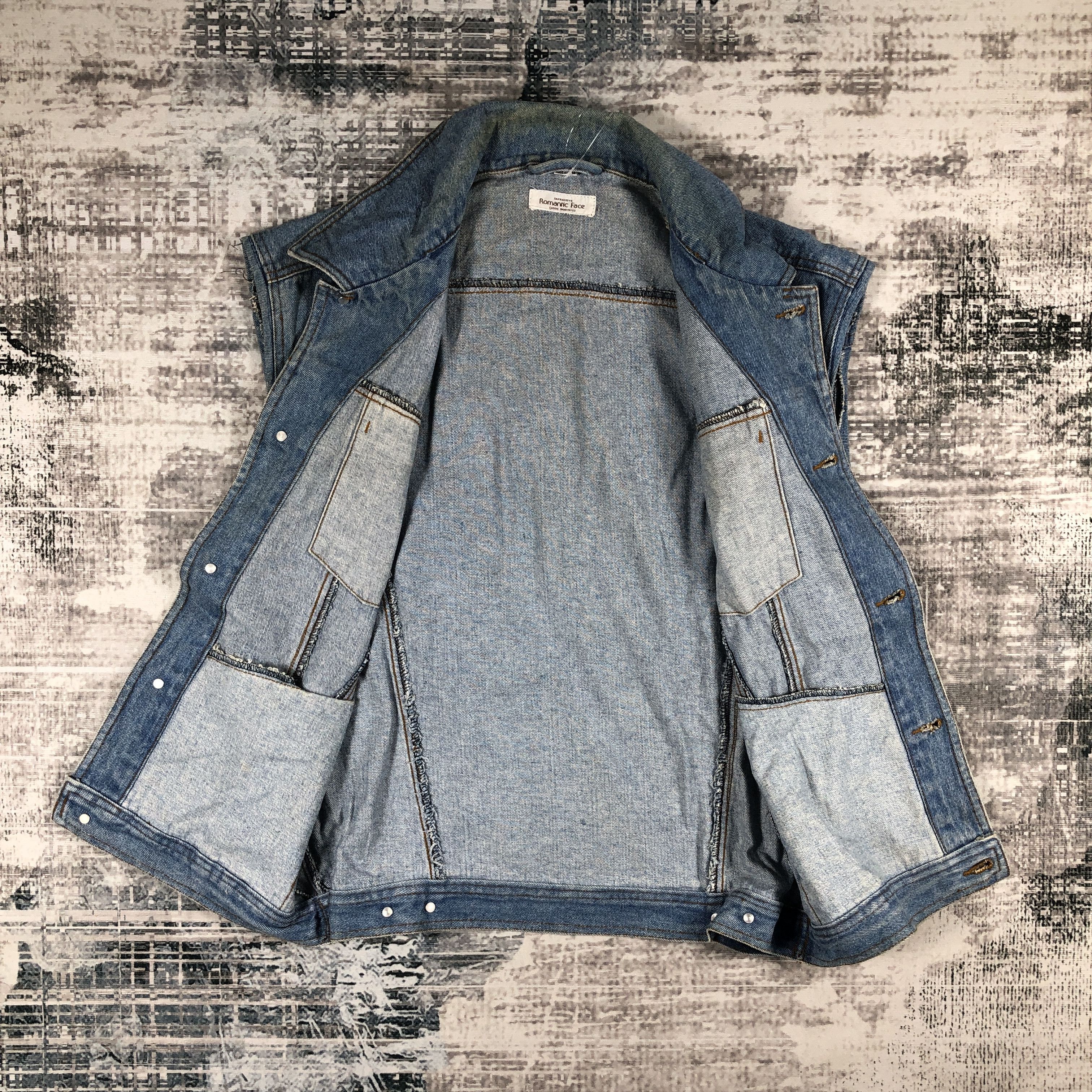 Japanese Brand × Vintage Big Game Romantic Face Sleeveless Trucker Denim Jacket Size US M / EU 48-50 / 2 - 3 Thumbnail