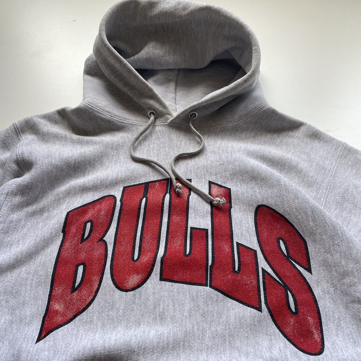NBA × Vintage Vintage 1990s Chicago Bulls NBA Reverse Weave Hoodie Rare XL Size US XL / EU 56 / 4 - 3 Thumbnail