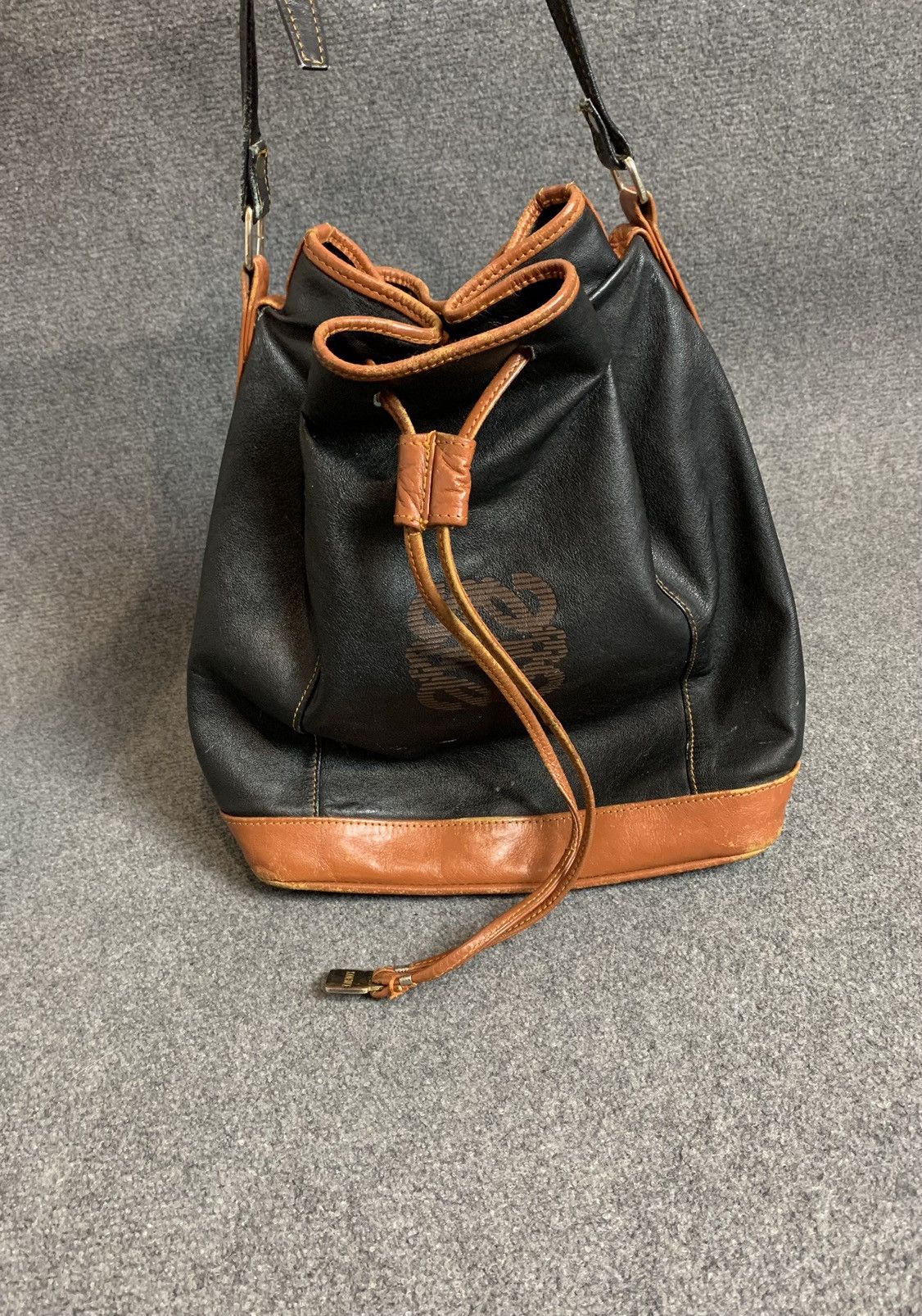 Loewe Vintage Loewe leather bucket bag Size ONE SIZE - 2 Thumbnail