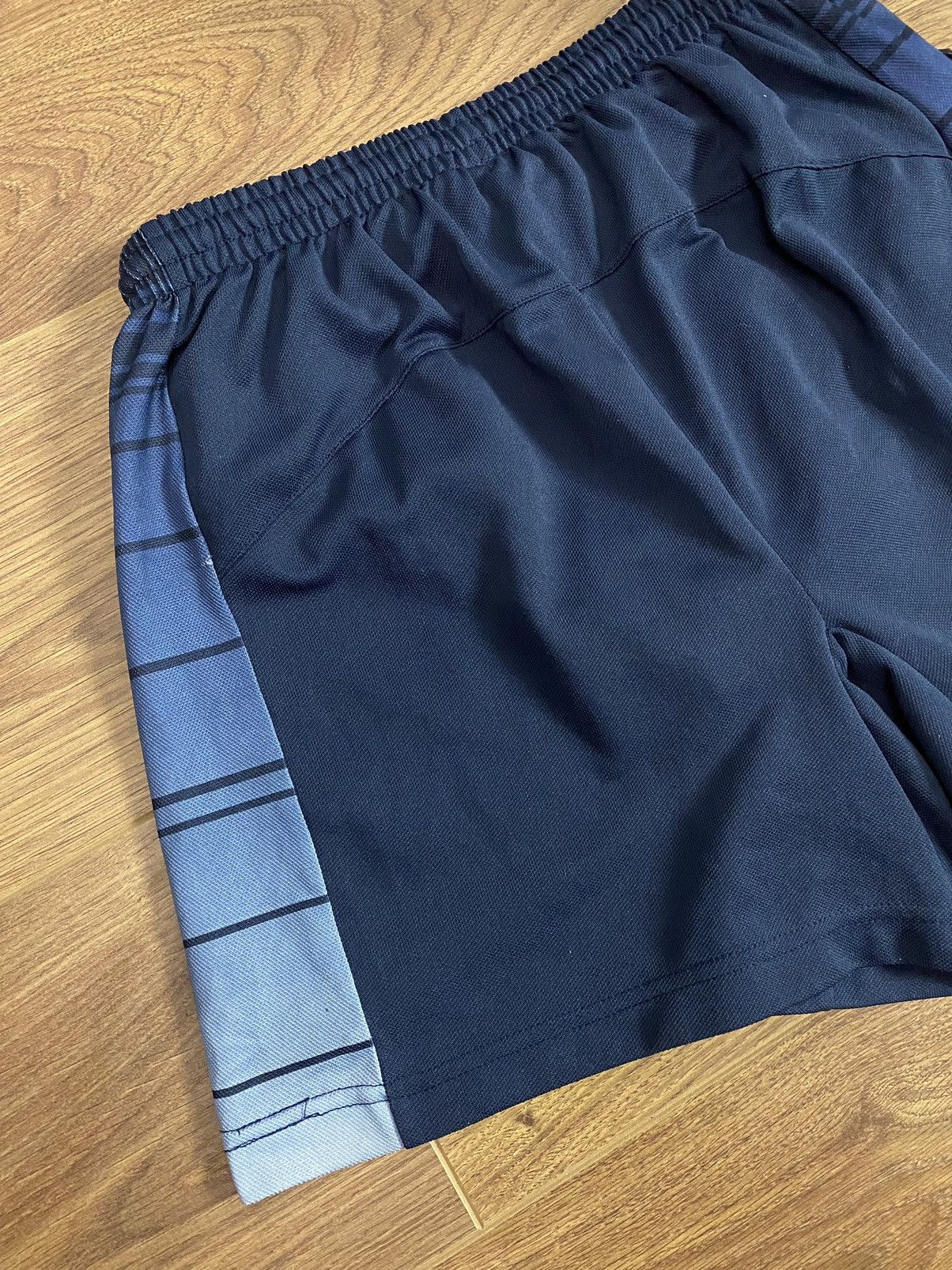 Umbro × Vintage Umbro Vintage Navy Shorts Size US 30 / EU 46 - 10 Thumbnail