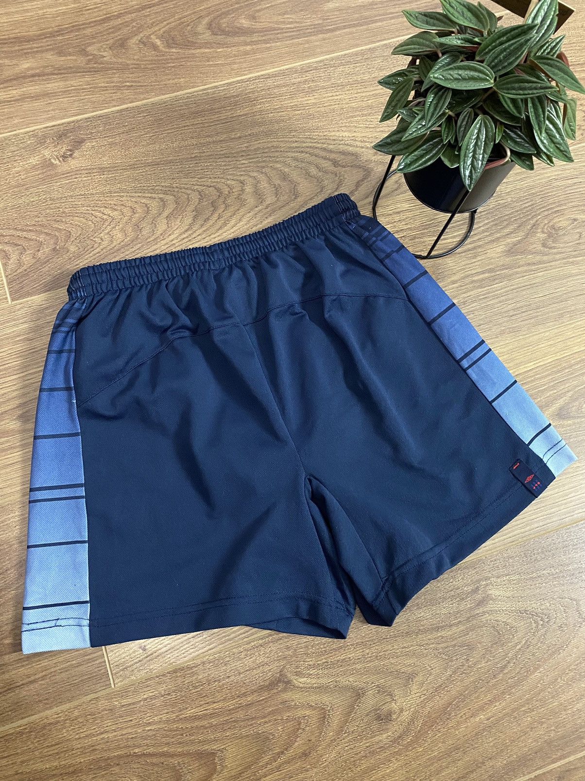 Umbro × Vintage Umbro Vintage Navy Shorts Size US 30 / EU 46 - 9 Thumbnail