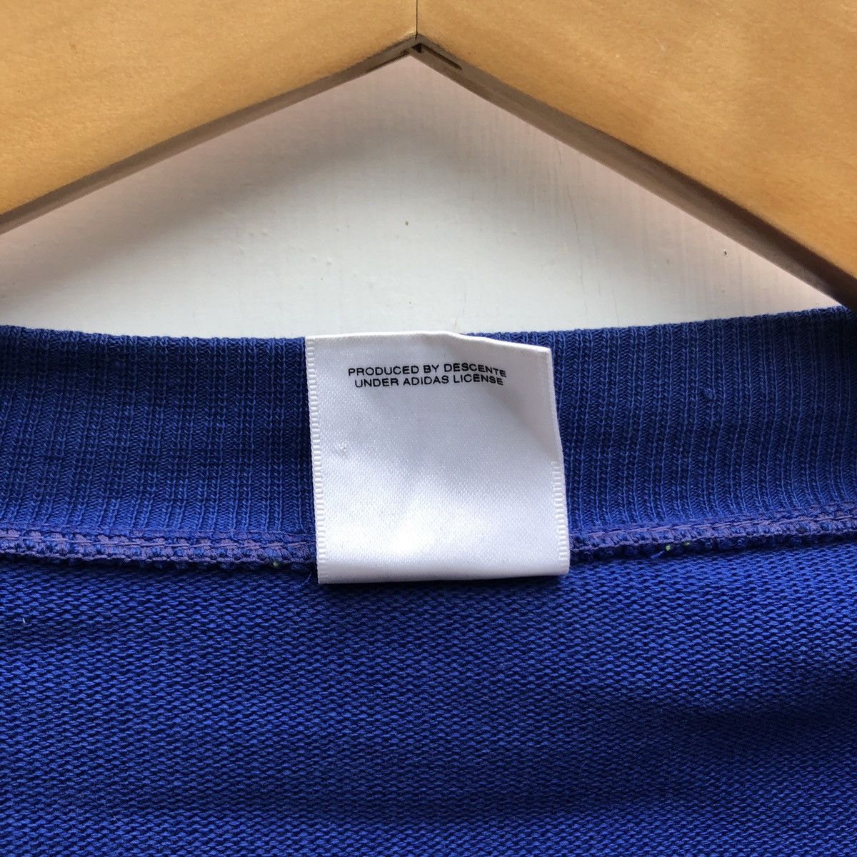 Adidas Vintage ADIDAS THREE STRIPE Crew Neck Sweatshirt #0730-22 Size US L / EU 52-54 / 3 - 6 Thumbnail