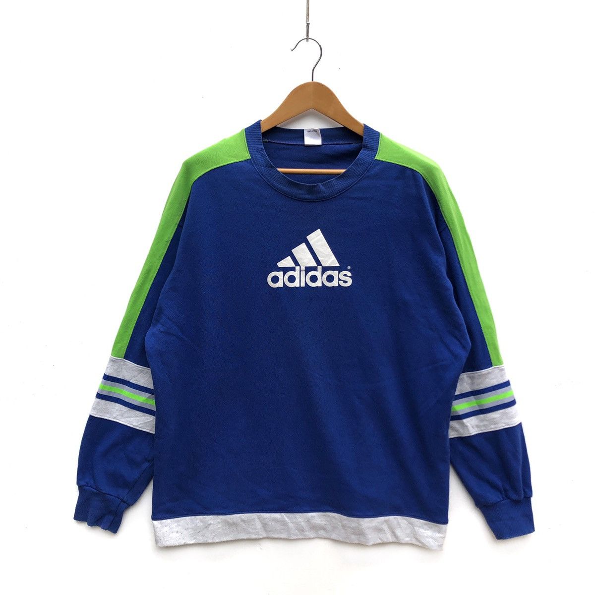 Adidas Vintage ADIDAS THREE STRIPE Crew Neck Sweatshirt #0730-22 Size US L / EU 52-54 / 3 - 1 Thumbnail