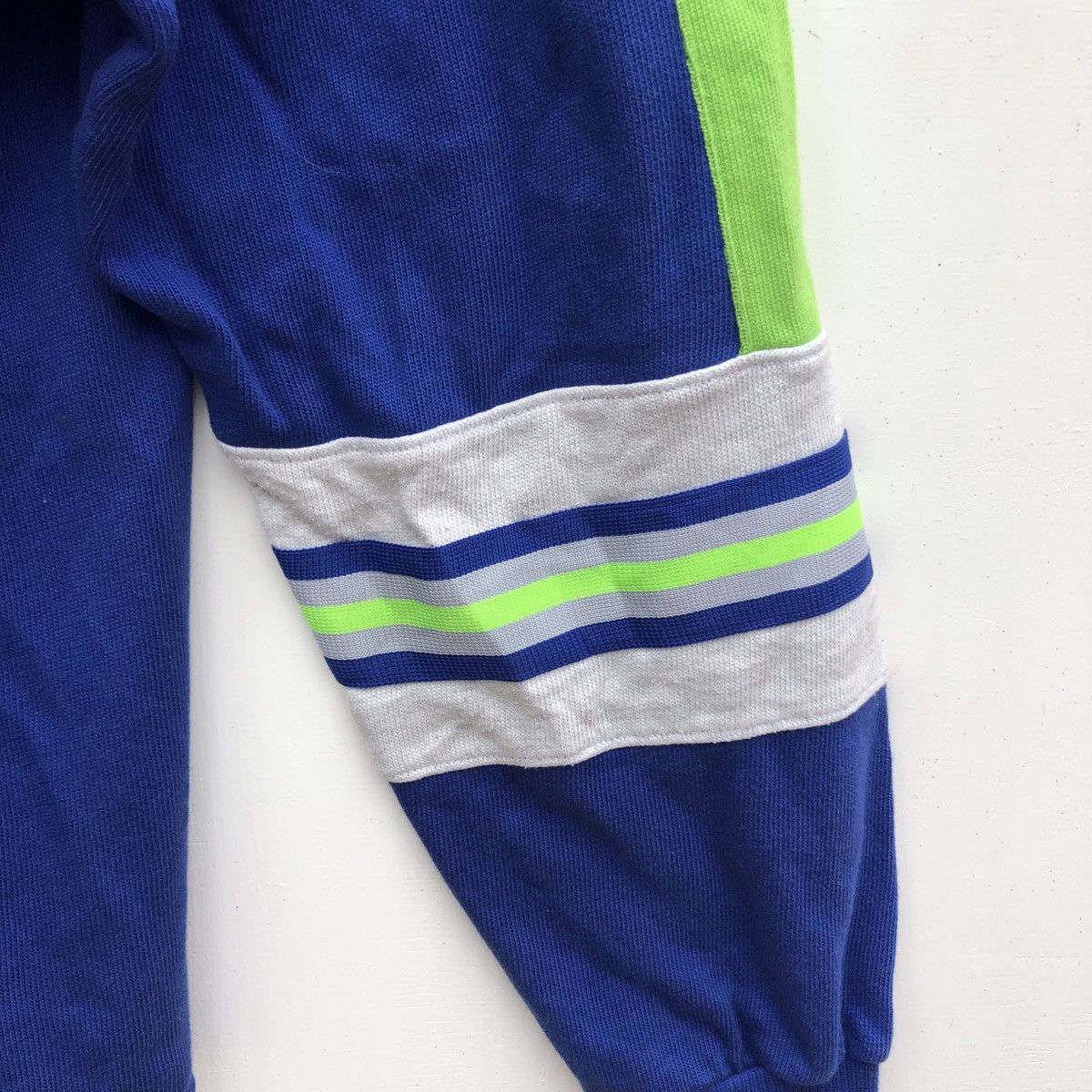 Adidas Vintage ADIDAS THREE STRIPE Crew Neck Sweatshirt #0730-22 Size US L / EU 52-54 / 3 - 4 Thumbnail