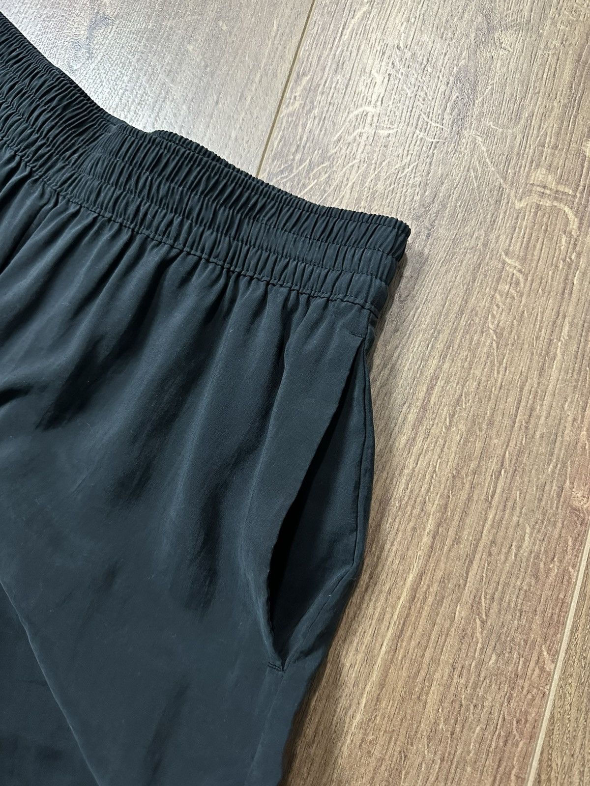 Weekday Weekday Wanda Black Shorts Size US 34 / EU 50 - 7 Thumbnail