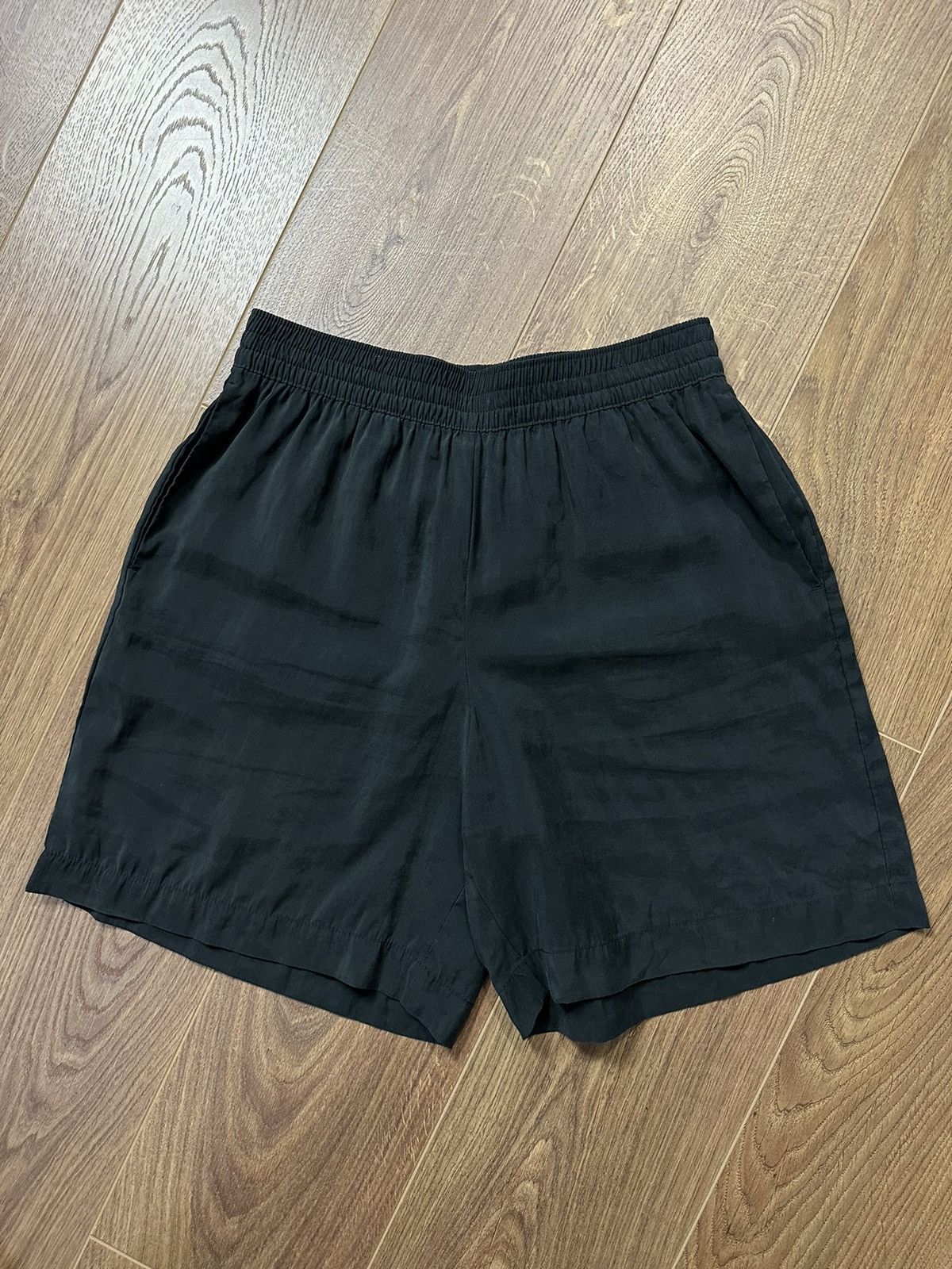 Weekday Weekday Wanda Black Shorts Size US 34 / EU 50 - 3 Thumbnail