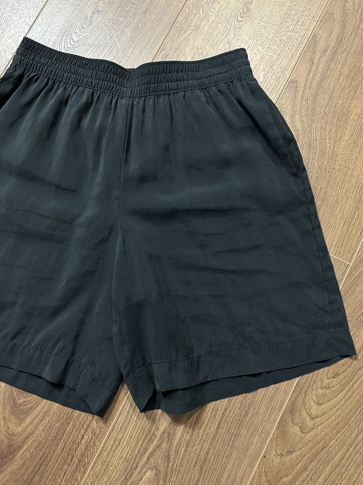 Weekday Weekday Wanda Black Shorts Size US 34 / EU 50 - 5 Thumbnail