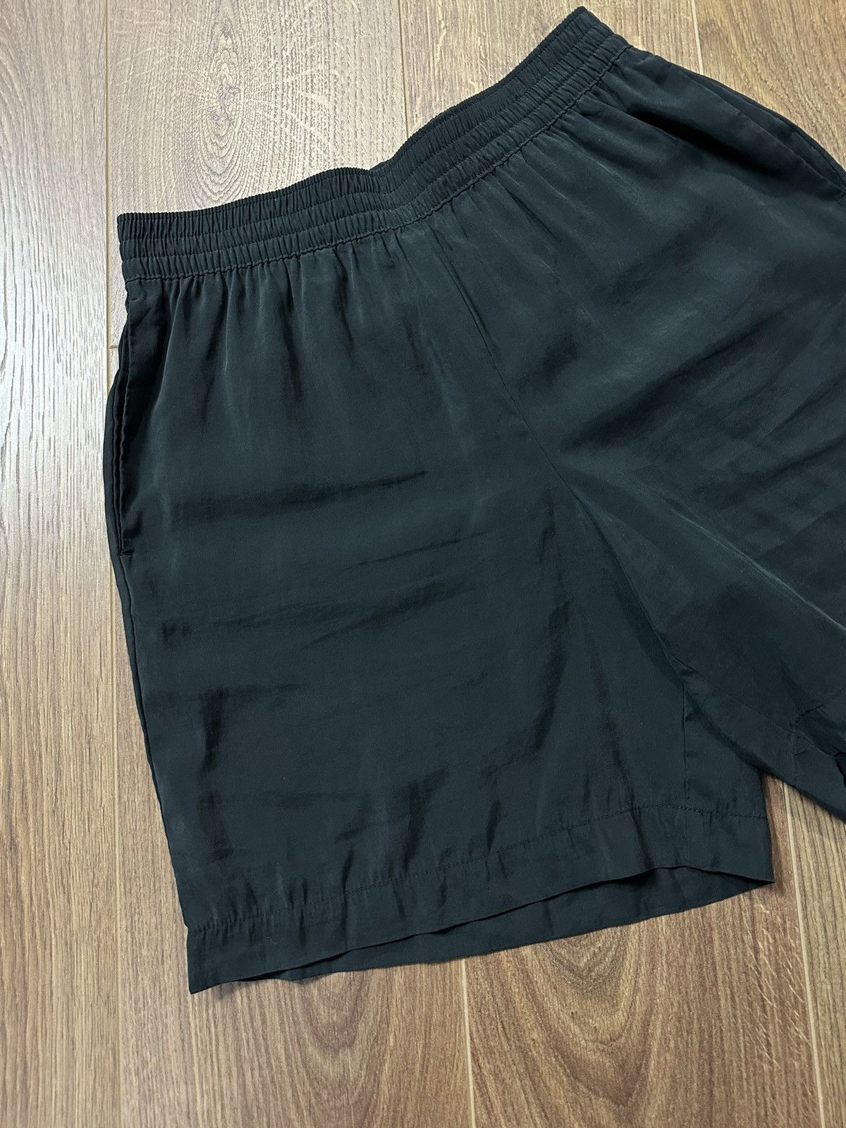 Weekday Weekday Wanda Black Shorts Size US 34 / EU 50 - 4 Thumbnail
