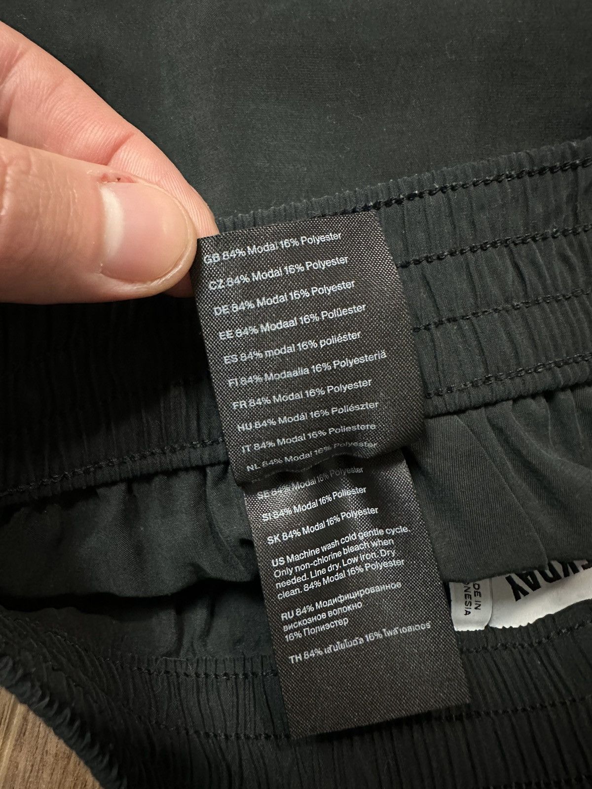 Weekday Weekday Wanda Black Shorts Size US 34 / EU 50 - 11 Thumbnail