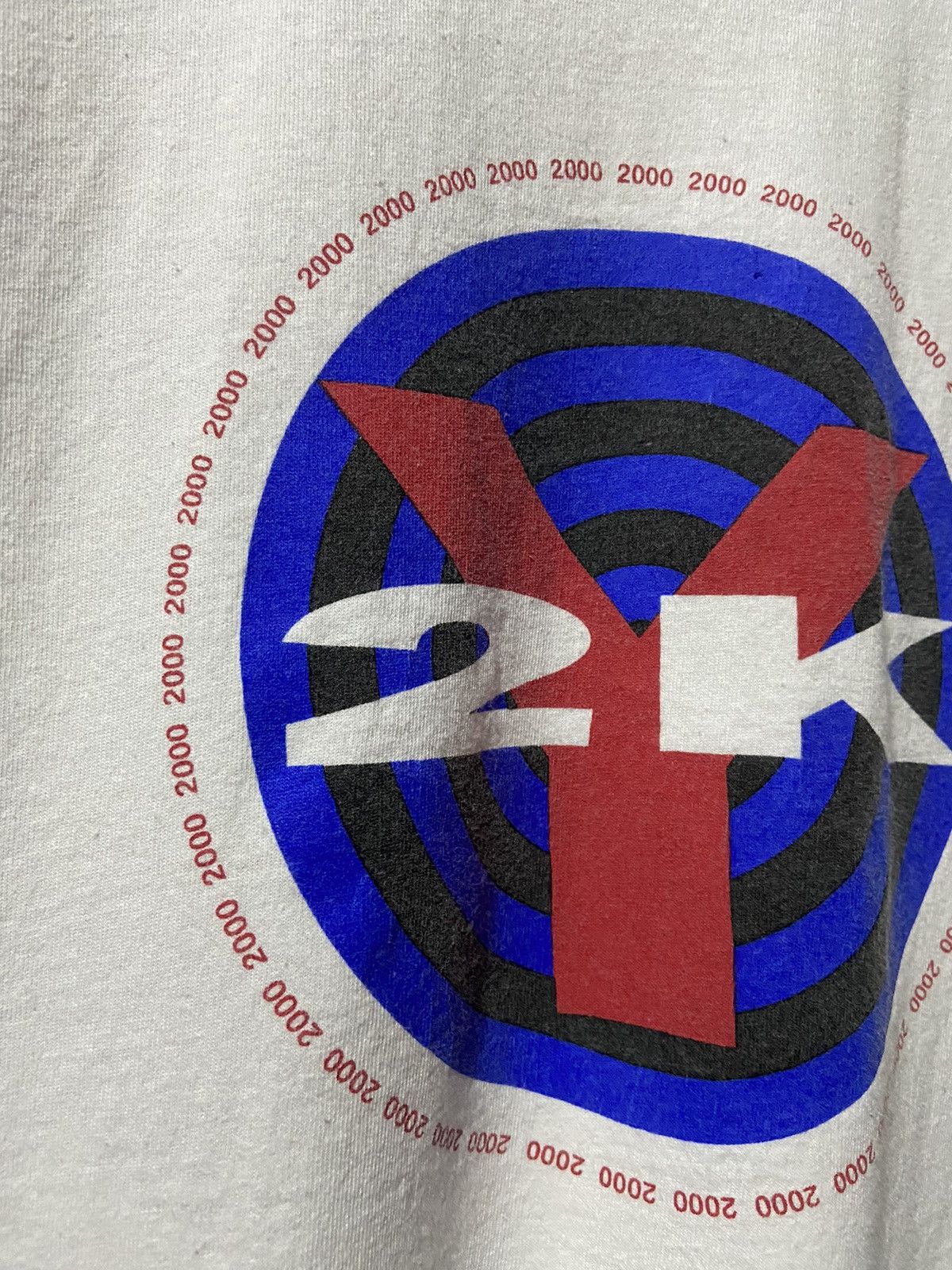 Vintage Vintage Y2K 2000 minimal logo fonts white T-shirt xl Size US XL / EU 56 / 4 - 3 Thumbnail