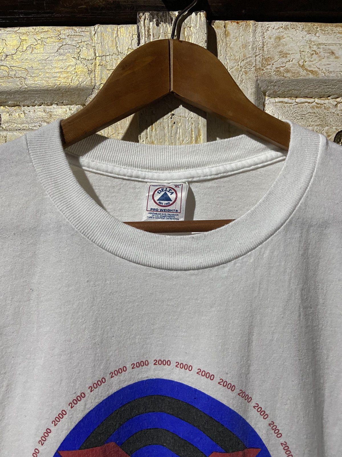 Vintage Vintage Y2K 2000 minimal logo fonts white T-shirt xl Size US XL / EU 56 / 4 - 2 Thumbnail