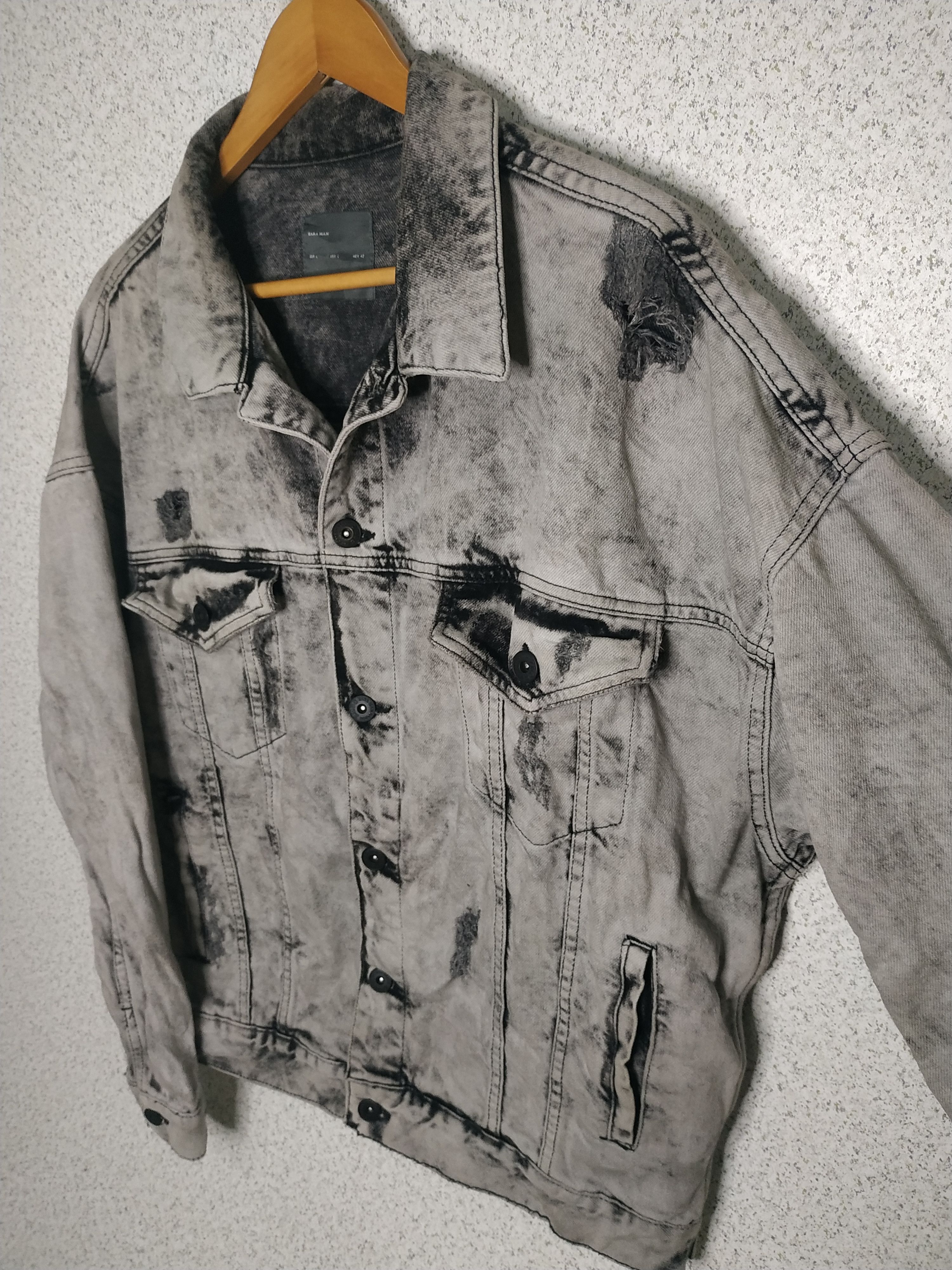 Zara Zara Man Denim Distressed Trucker Jacket Size US L / EU 52-54 / 3 - 2 Thumbnail