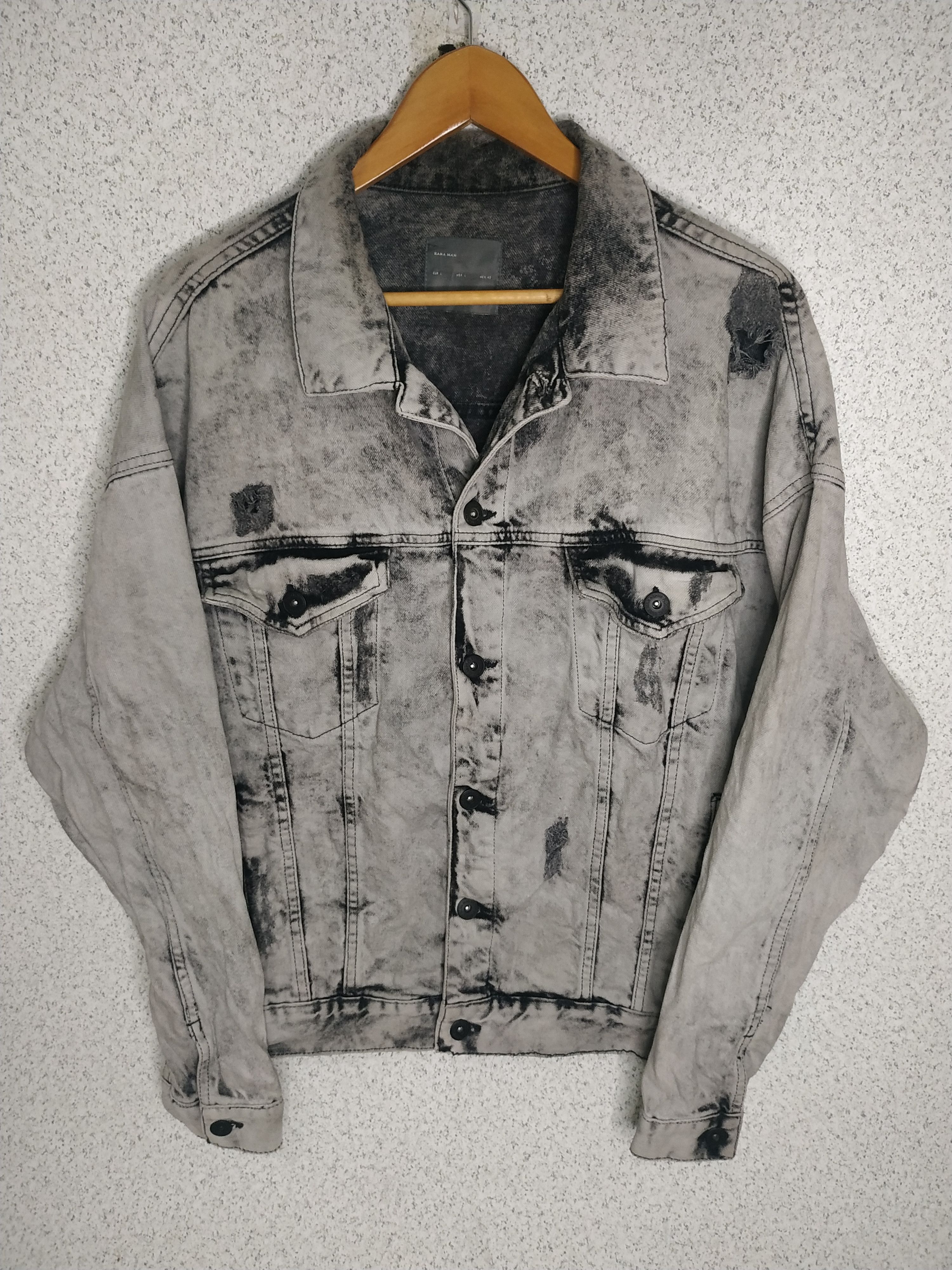 Zara Zara Man Denim Distressed Trucker Jacket Size US L / EU 52-54 / 3 - 1 Thumbnail