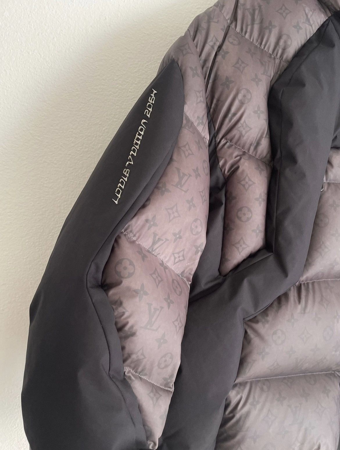 Louis Vuitton Louis Vuitton 2054 Heat Reactive Puffer Jacket Size US L / EU 52-54 / 3 - 4 Thumbnail