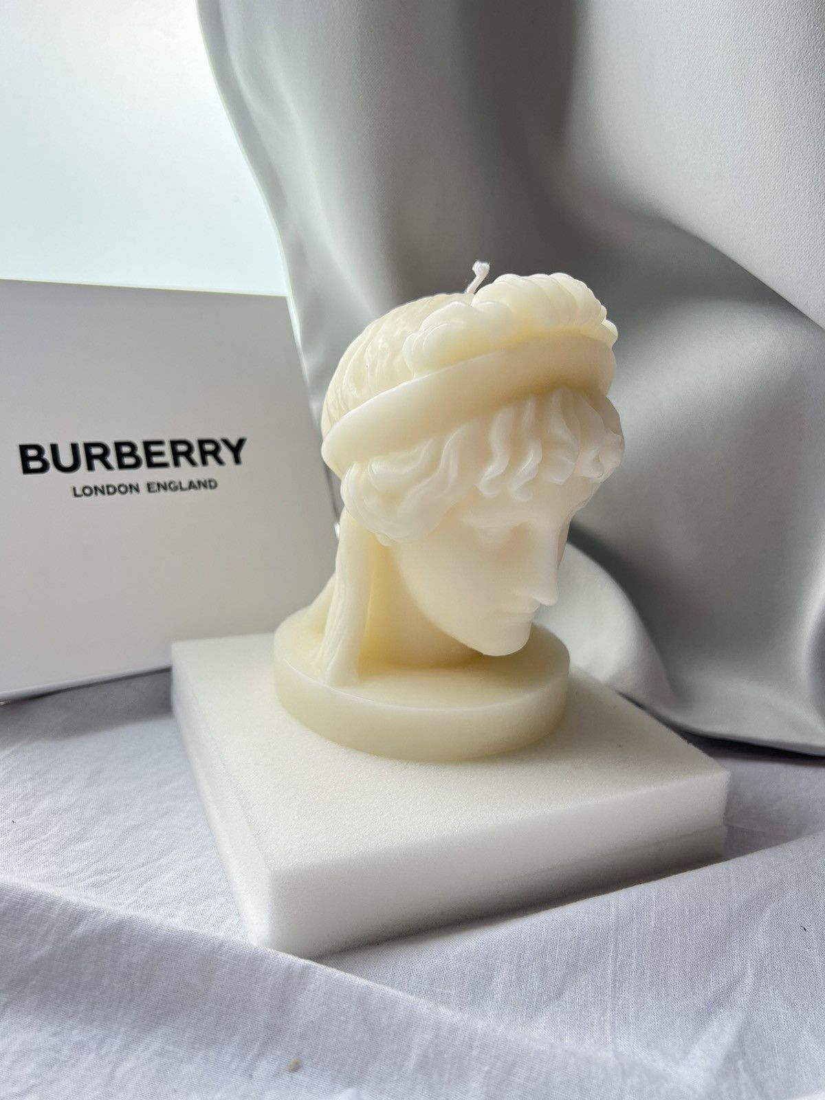 Burberry × Riccardo Tisci Burberry Olympia collection Elpis statue candle home decor Size ONE SIZE - 1 Thumbnail