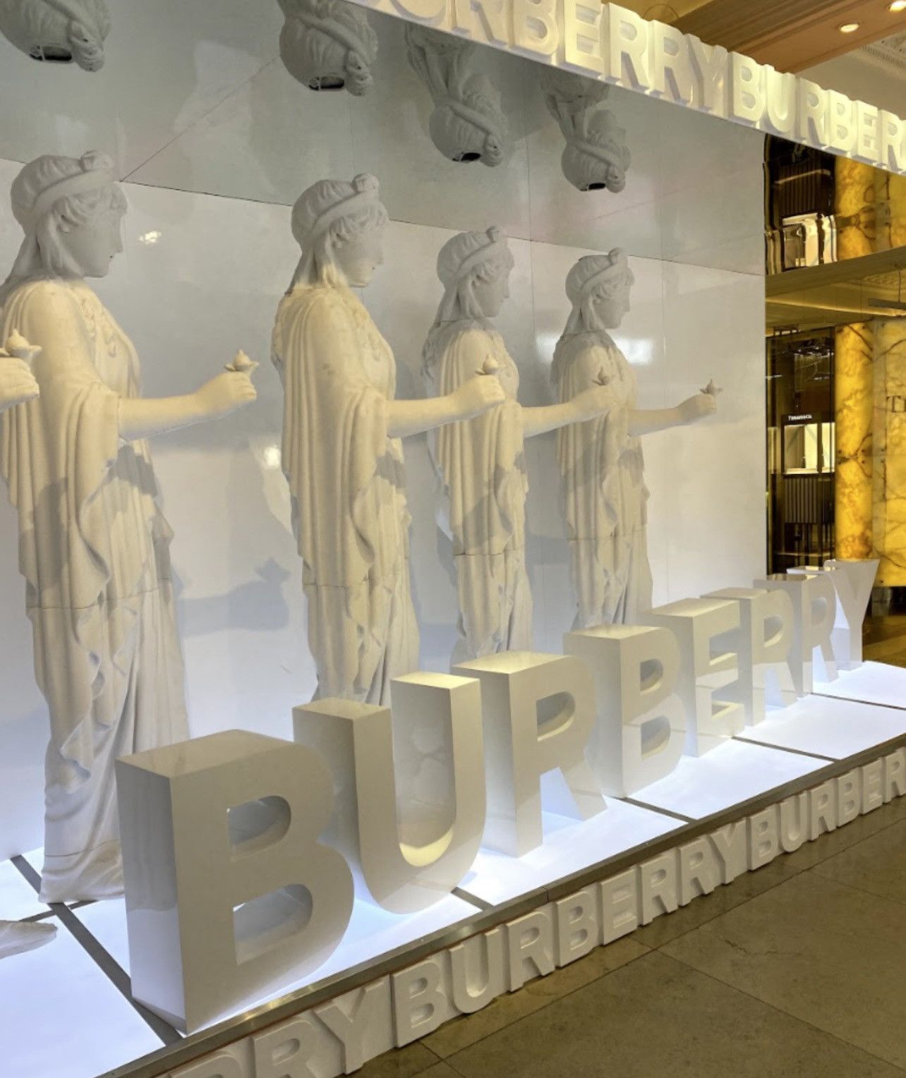 Burberry × Riccardo Tisci Burberry Olympia collection Elpis statue candle home decor Size ONE SIZE - 9 Thumbnail