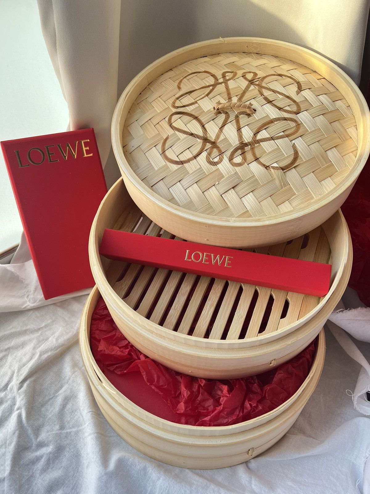 Loewe 🥢 Loewe dim sum anagram bamboo red packets in tote bag set Size ONE SIZE - 6 Thumbnail