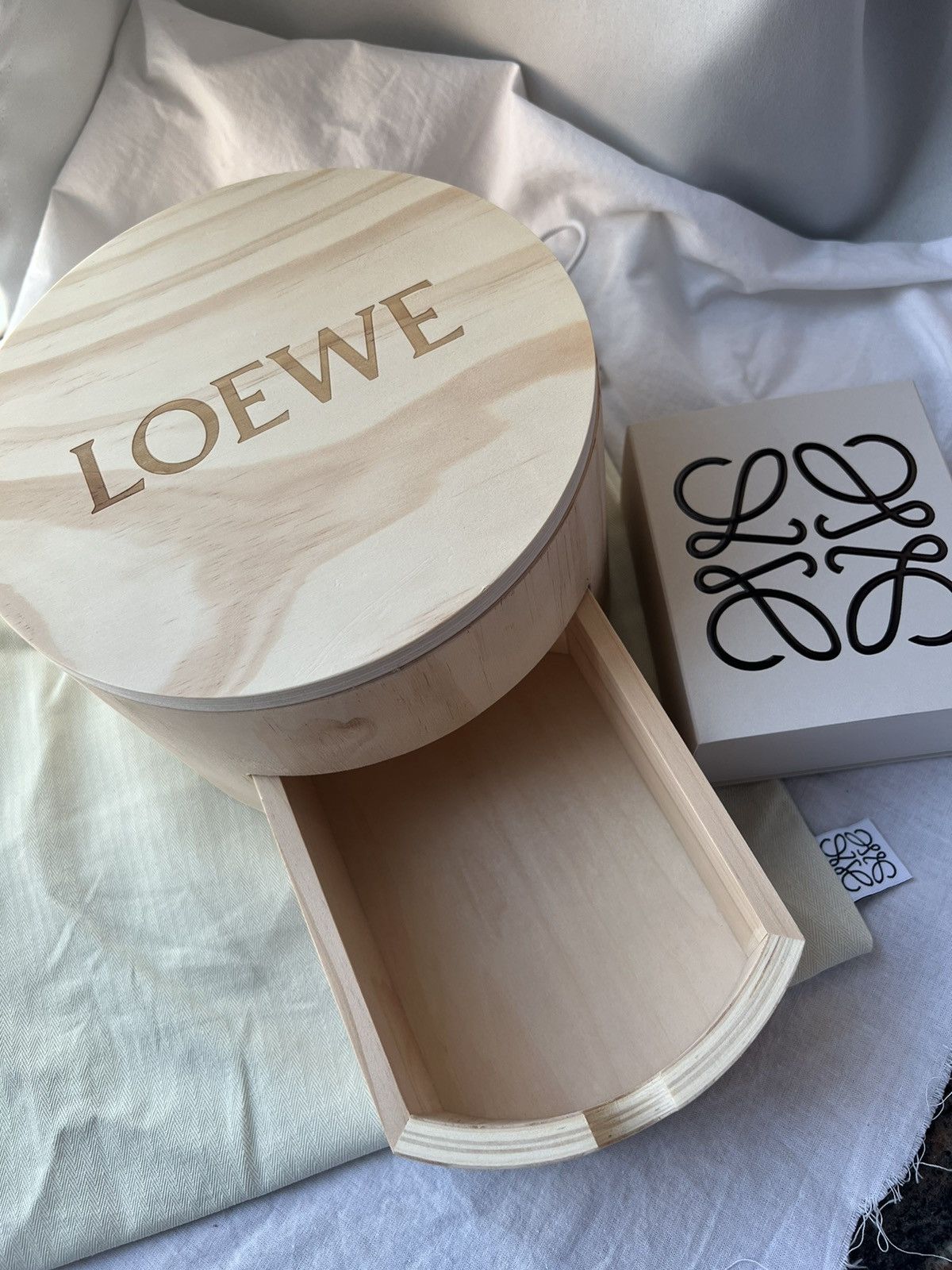 Loewe 🍵 Loewe VIP anagram wooden tea cup set storage jewelry box Size ONE SIZE - 7 Thumbnail