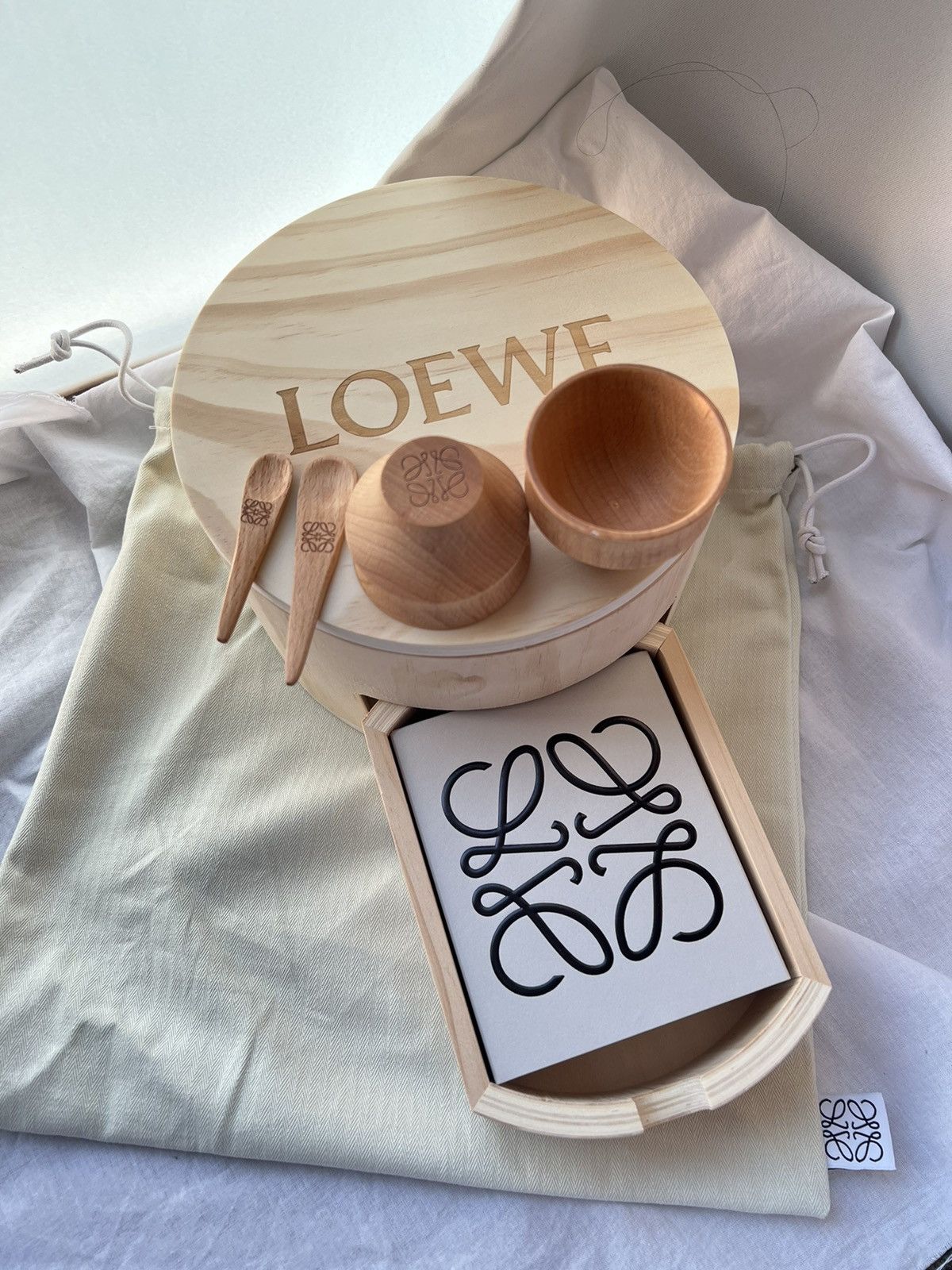 Loewe 🍵 Loewe VIP anagram wooden tea cup set storage jewelry box Size ONE SIZE - 4 Thumbnail