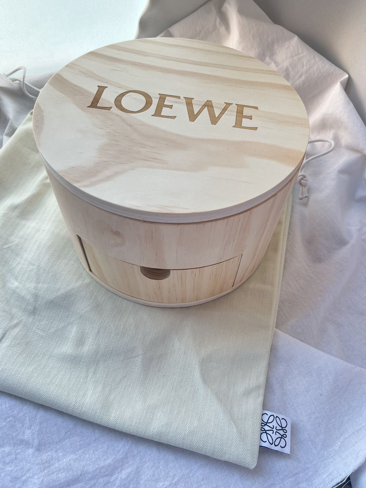 Loewe 🍵 Loewe VIP anagram wooden tea cup set storage jewelry box Size ONE SIZE - 8 Thumbnail