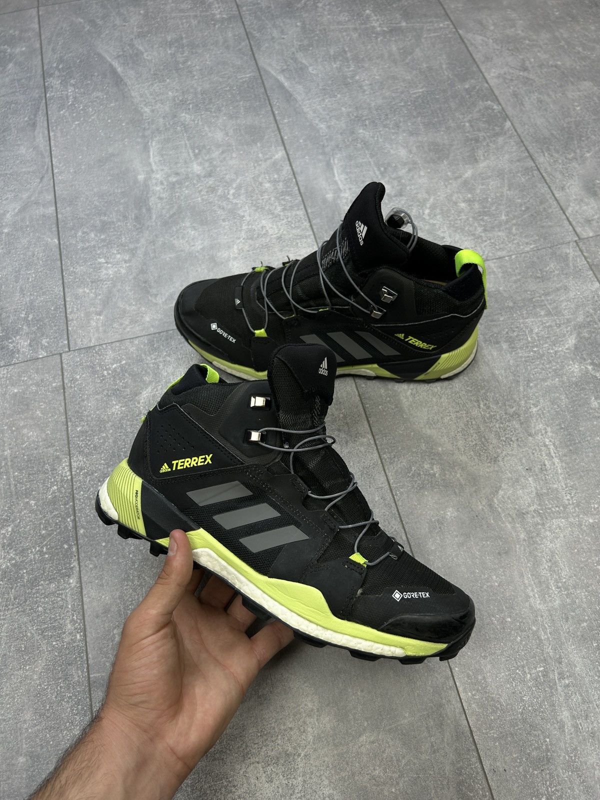 Adidas × Goretex Mens Adidas TERREX SKYCHASER XT MID GORE-TEX SHOES Sneakers Size US 8.5 / EU 41-42 - 2 Thumbnail