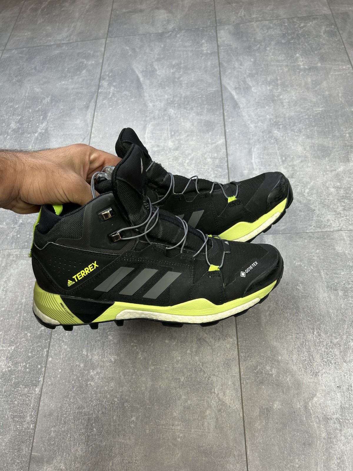 Adidas × Goretex Mens Adidas TERREX SKYCHASER XT MID GORE-TEX SHOES Sneakers Size US 8.5 / EU 41-42 - 14 Thumbnail
