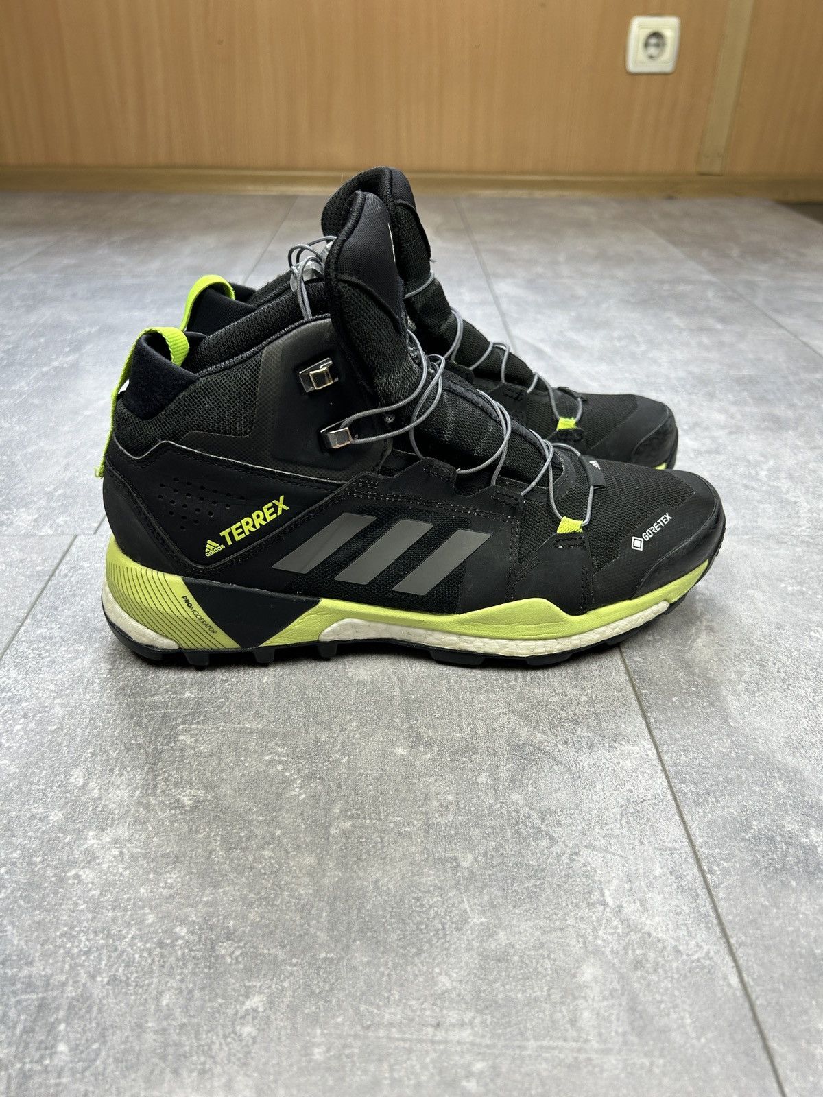 Adidas × Goretex Mens Adidas TERREX SKYCHASER XT MID GORE-TEX SHOES Sneakers Size US 8.5 / EU 41-42 - 5 Thumbnail