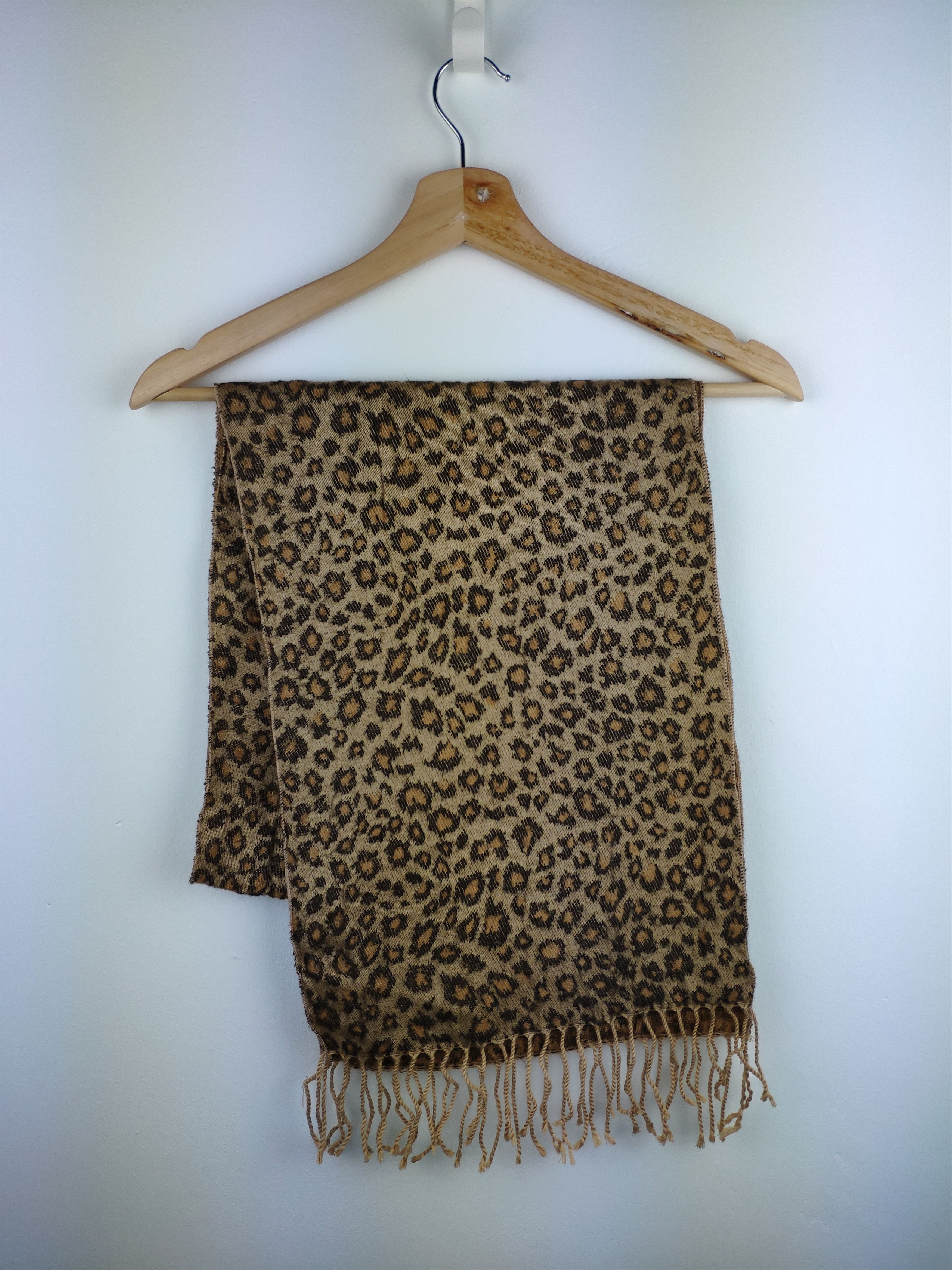Japanese Brand × Vintage Leopard Printed Scarf Muffler Unbranded Size ONE SIZE - 1 Thumbnail