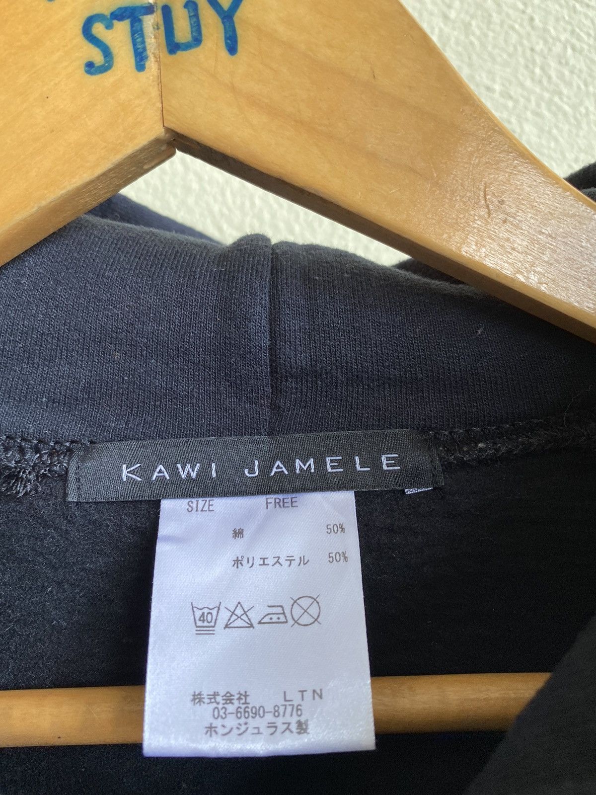 Designer Kawi Jamele Red world tour 85 strawberry cropped hoodie Size US M / EU 48-50 / 2 - 6 Thumbnail