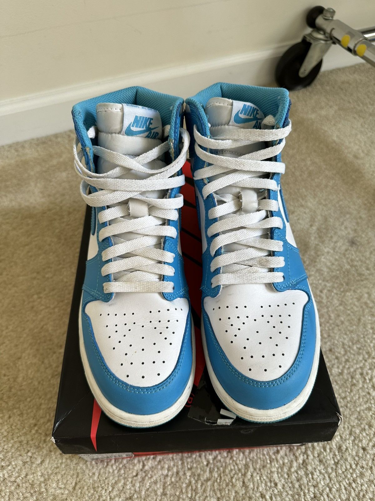 Jordan Brand AIR JORDAN 1 ‘UNC’ 2015 SIZE 7 Size US 7 / EU 40 - 2 Thumbnail