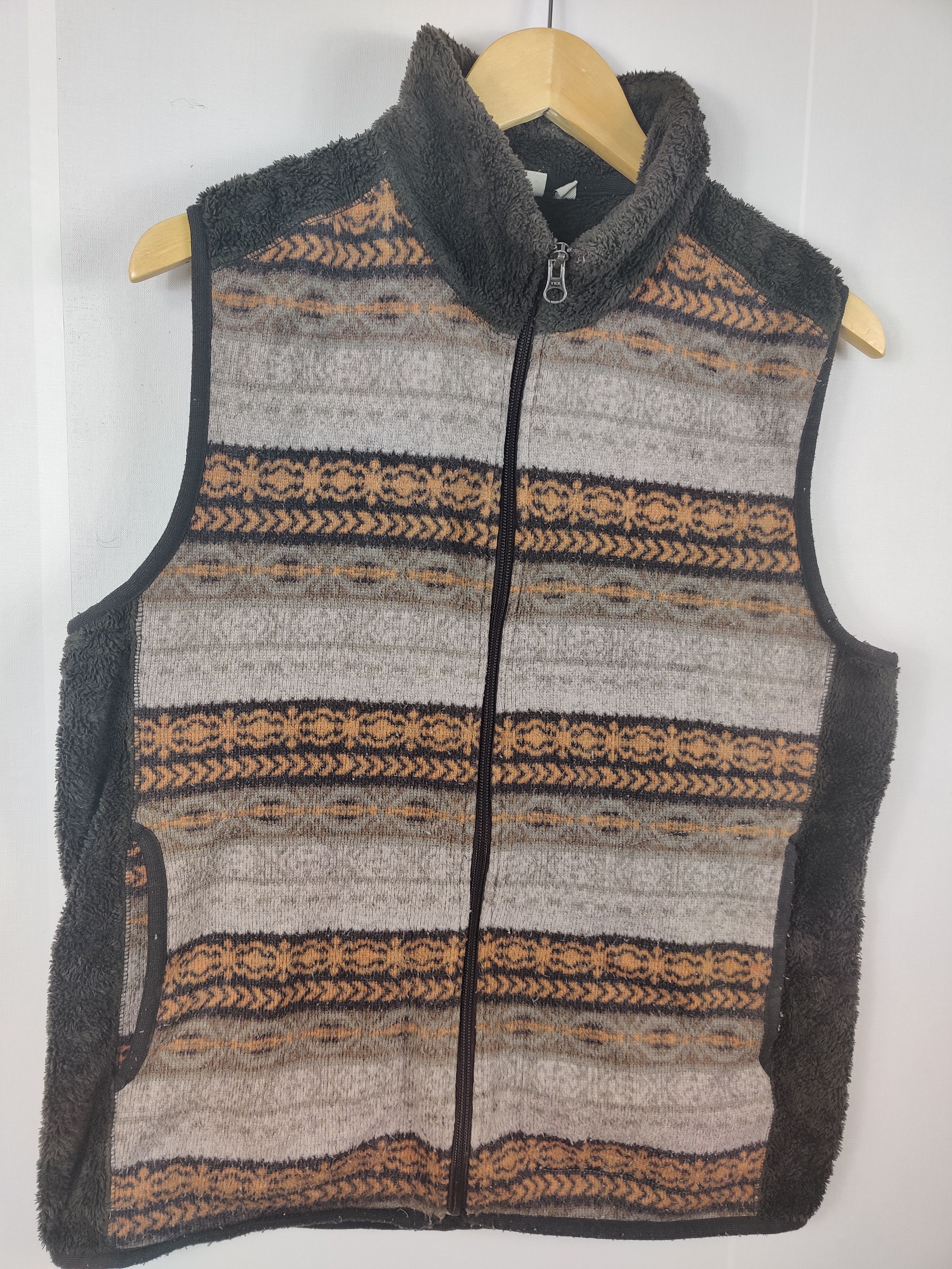 Uniqlo Vintage Uniqlo Fleece Brown Vest Size US XL / EU 56 / 4 - 3 Thumbnail
