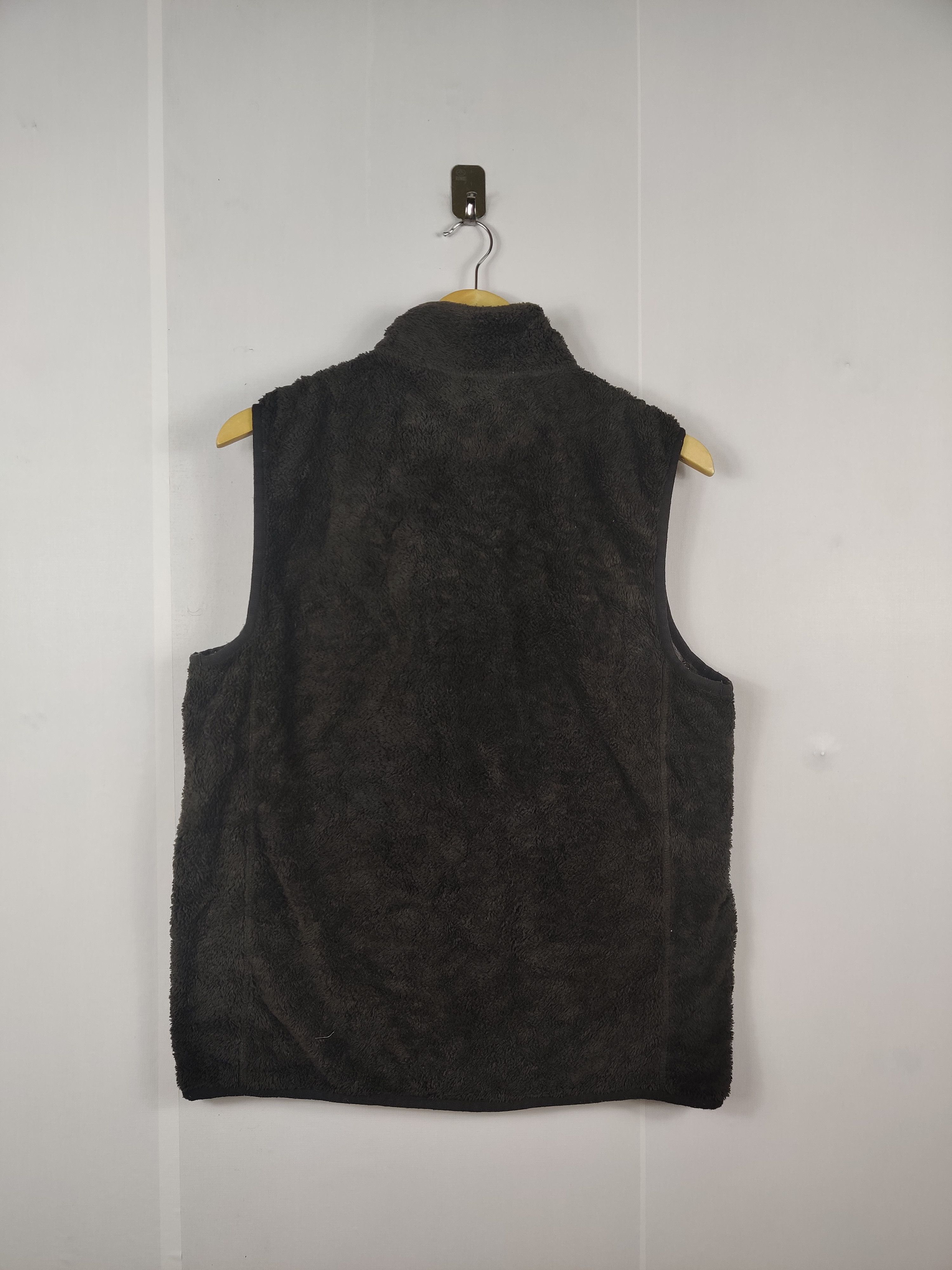 Uniqlo Vintage Uniqlo Fleece Brown Vest Size US XL / EU 56 / 4 - 5 Thumbnail