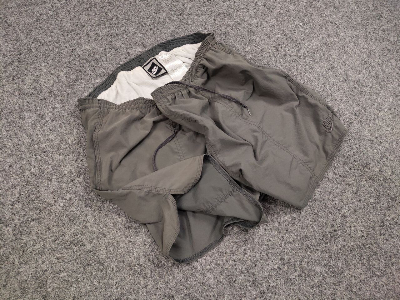 Nike Vintage 90's Nike Logo Nylon Faded Gray Casual Short Style Size US 36 / EU 52 - 6 Thumbnail