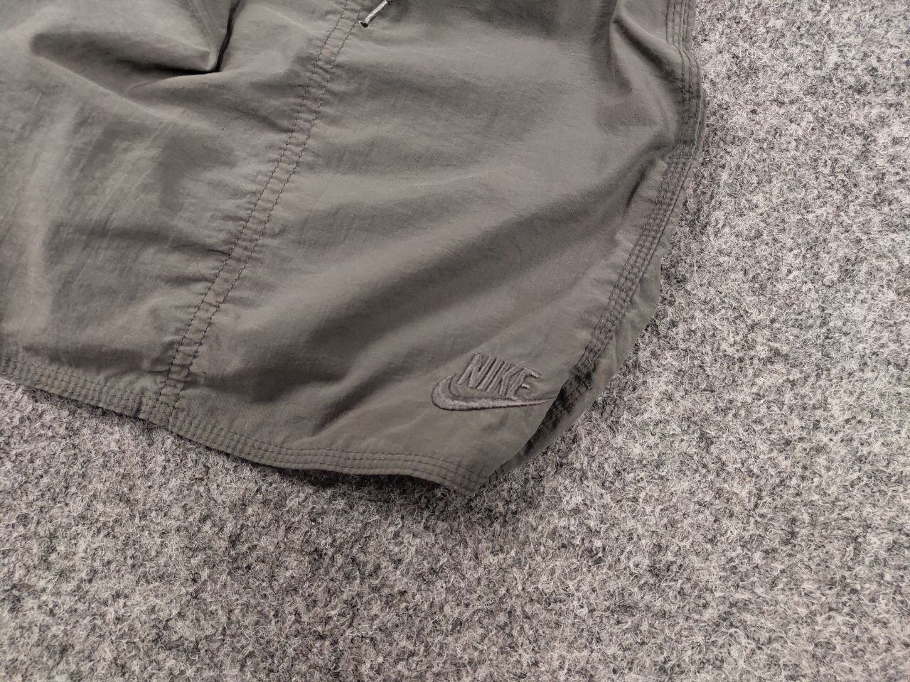 Nike Vintage 90's Nike Logo Nylon Faded Gray Casual Short Style Size US 36 / EU 52 - 4 Thumbnail