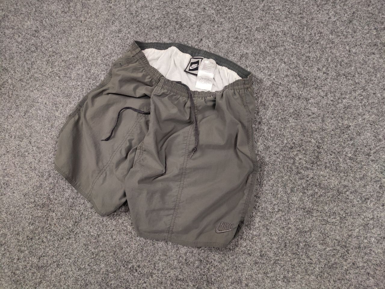 Nike Vintage 90's Nike Logo Nylon Faded Gray Casual Short Style Size US 36 / EU 52 - 3 Thumbnail