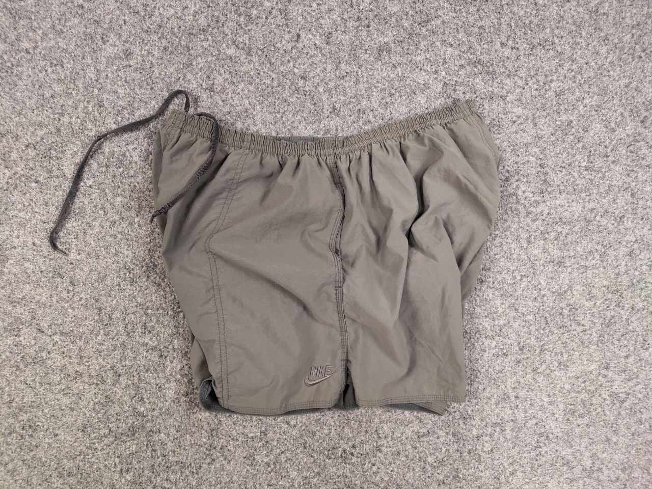 Nike Vintage 90's Nike Logo Nylon Faded Gray Casual Short Style Size US 36 / EU 52 - 8 Thumbnail