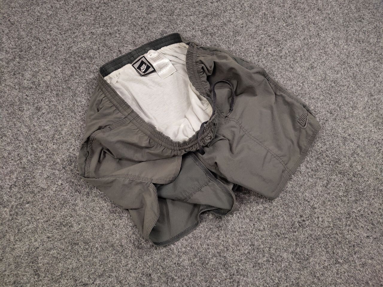 Nike Vintage 90's Nike Logo Nylon Faded Gray Casual Short Style Size US 36 / EU 52 - 7 Thumbnail