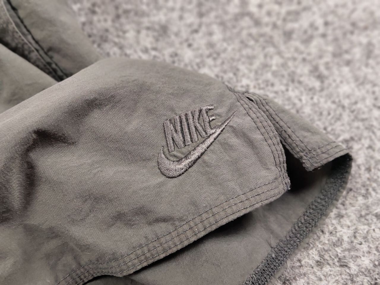 Nike Vintage 90's Nike Logo Nylon Faded Gray Casual Short Style Size US 36 / EU 52 - 13 Thumbnail