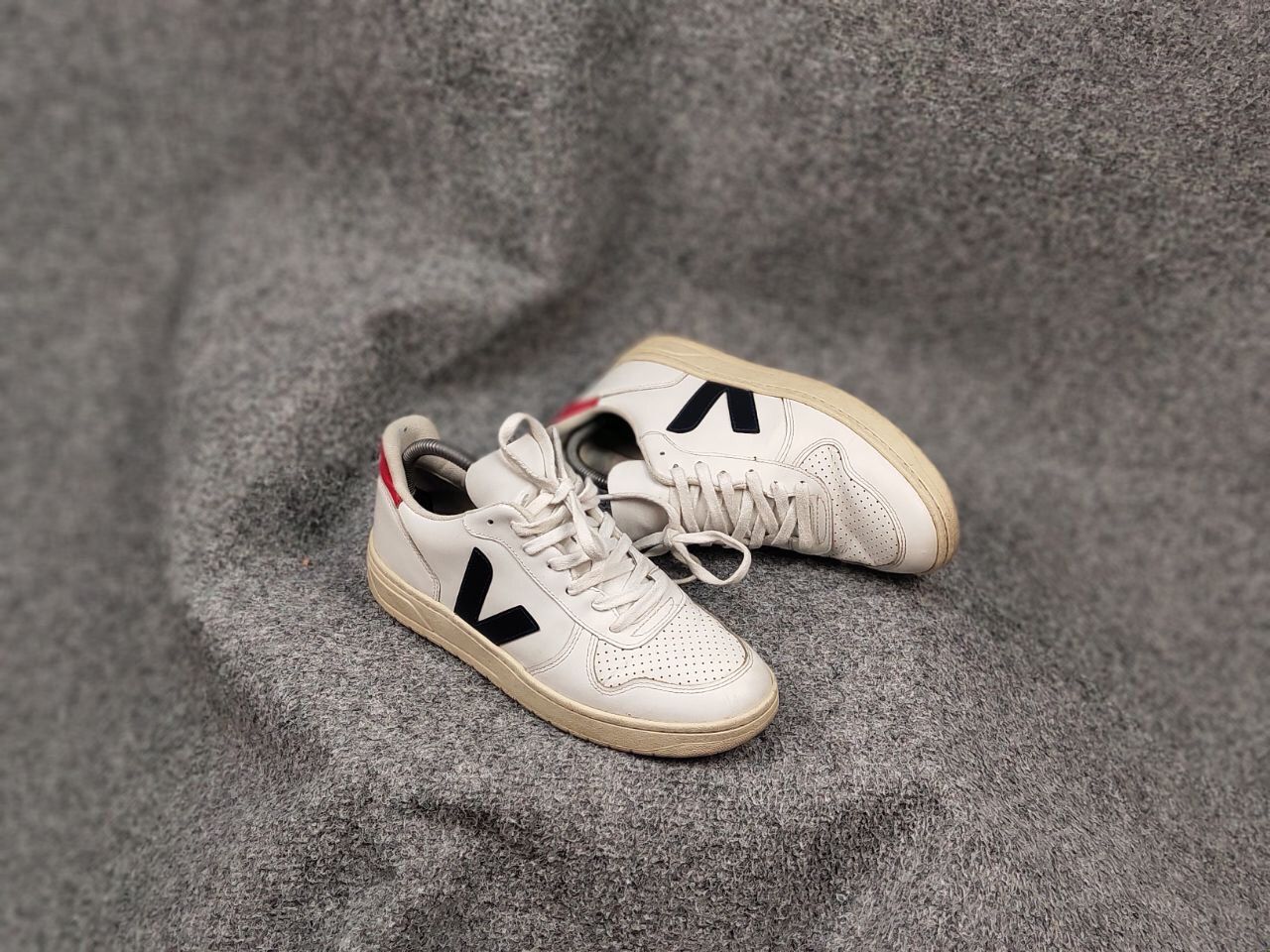 Veja Veja V-10 Designer Shoes light Leather Low Top Sneakers Size US 6 / EU 39 - 17 Thumbnail