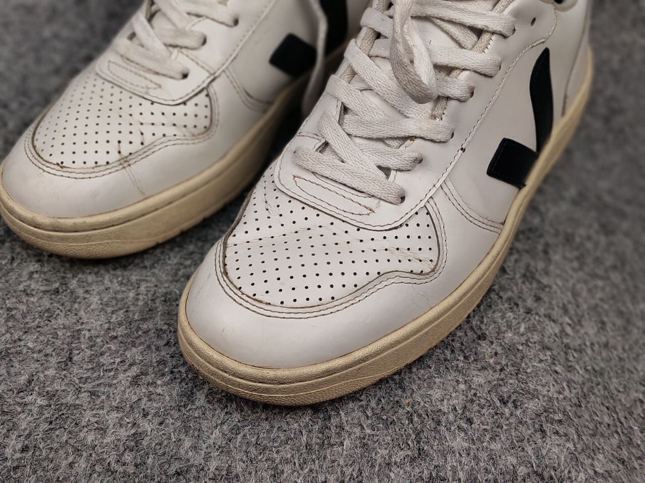 Veja Veja V-10 Designer Shoes light Leather Low Top Sneakers Size US 6 / EU 39 - 19 Thumbnail