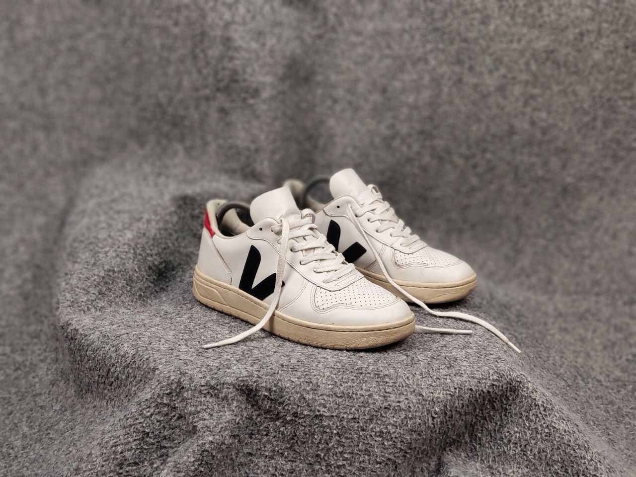 Veja Veja V-10 Designer Shoes light Leather Low Top Sneakers Size US 6 / EU 39 - 5 Thumbnail