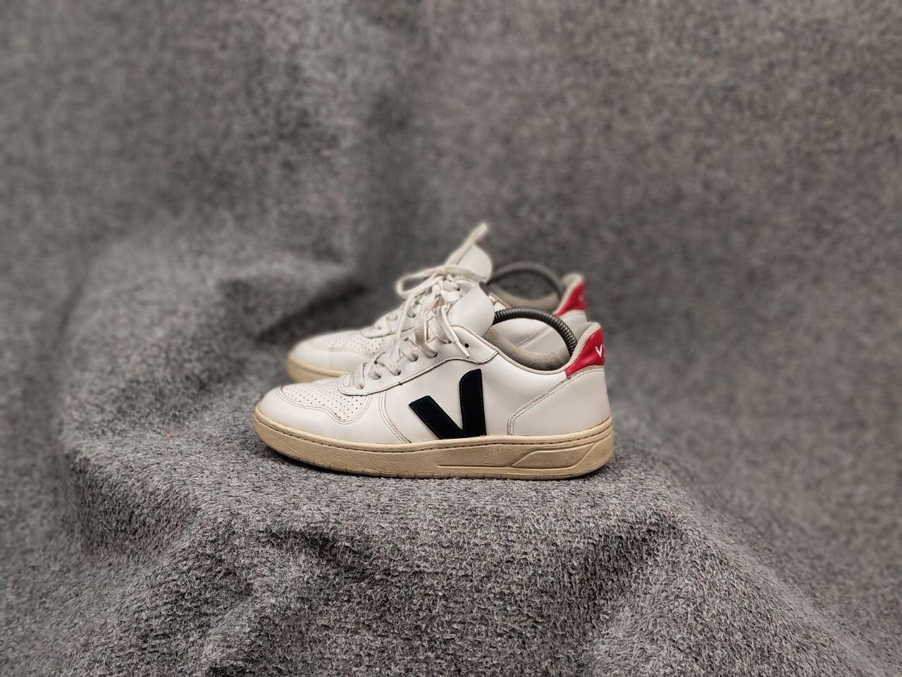 Veja Veja V-10 Designer Shoes light Leather Low Top Sneakers Size US 6 / EU 39 - 10 Thumbnail