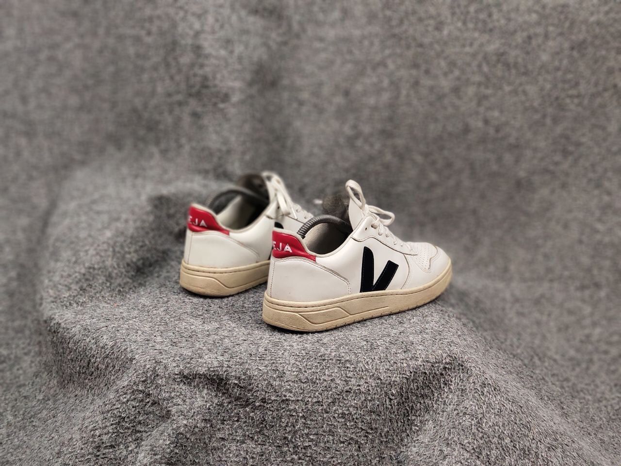 Veja Veja V-10 Designer Shoes light Leather Low Top Sneakers Size US 6 / EU 39 - 13 Thumbnail