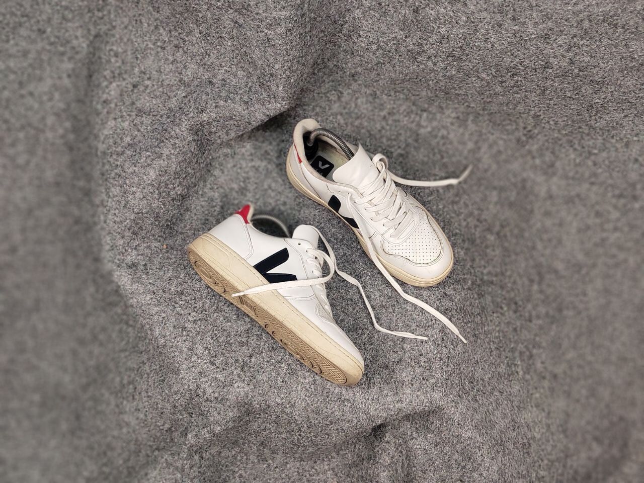 Veja Veja V-10 Designer Shoes light Leather Low Top Sneakers Size US 6 / EU 39 - 4 Thumbnail