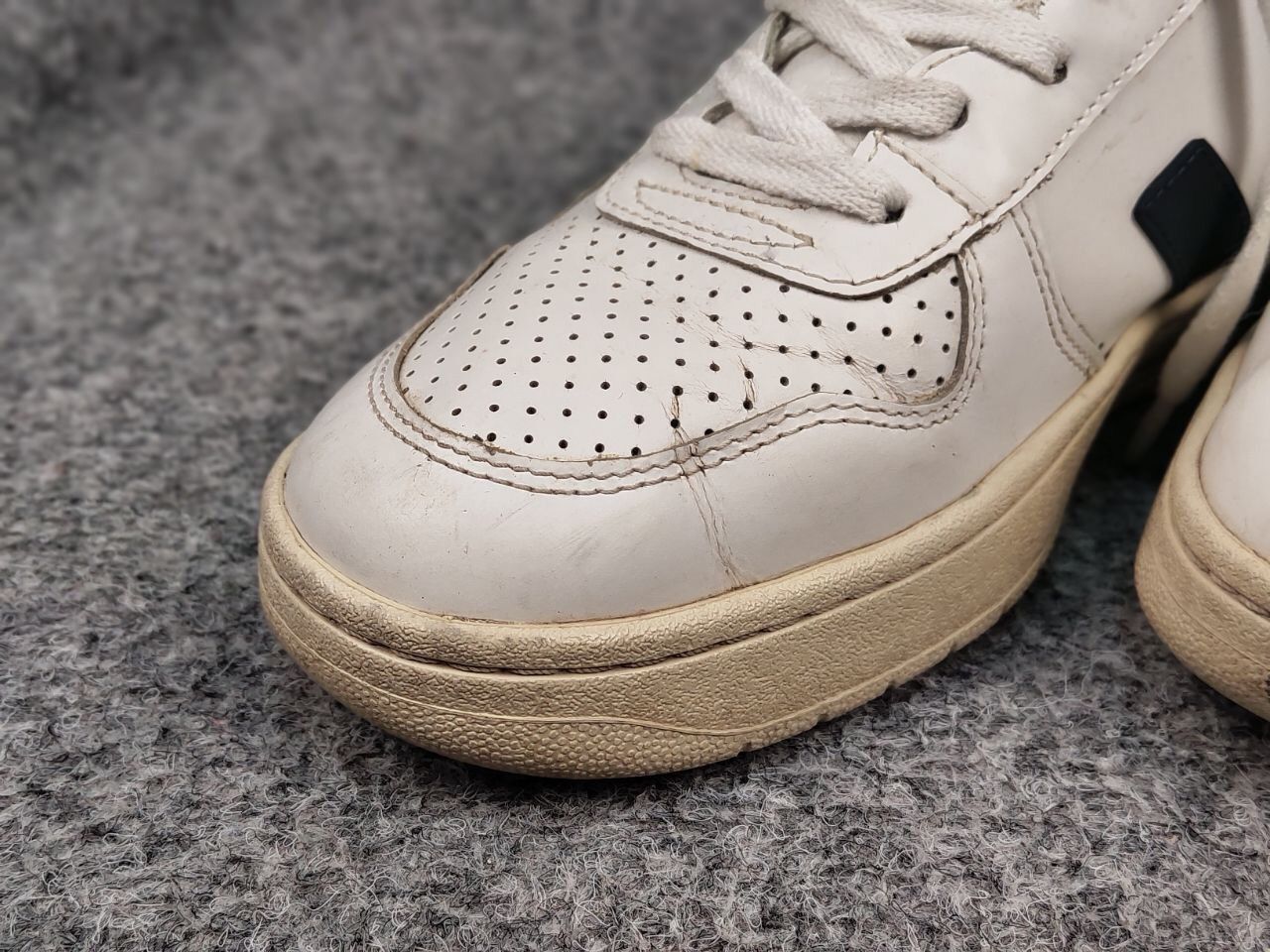 Veja Veja V-10 Designer Shoes light Leather Low Top Sneakers Size US 6 / EU 39 - 18 Thumbnail