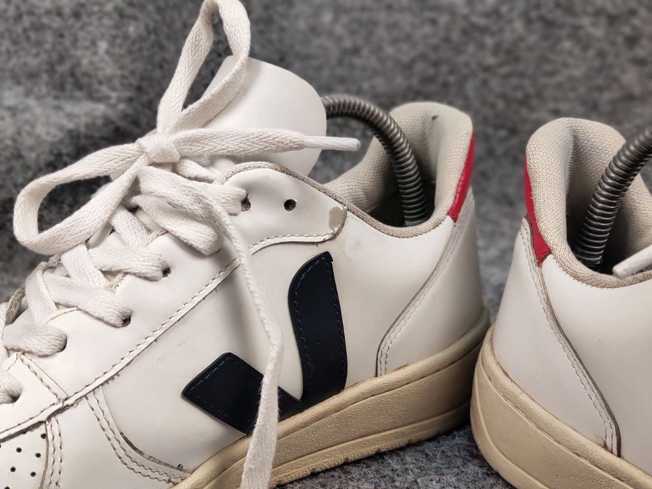 Veja Veja V-10 Designer Shoes light Leather Low Top Sneakers Size US 6 / EU 39 - 20 Thumbnail