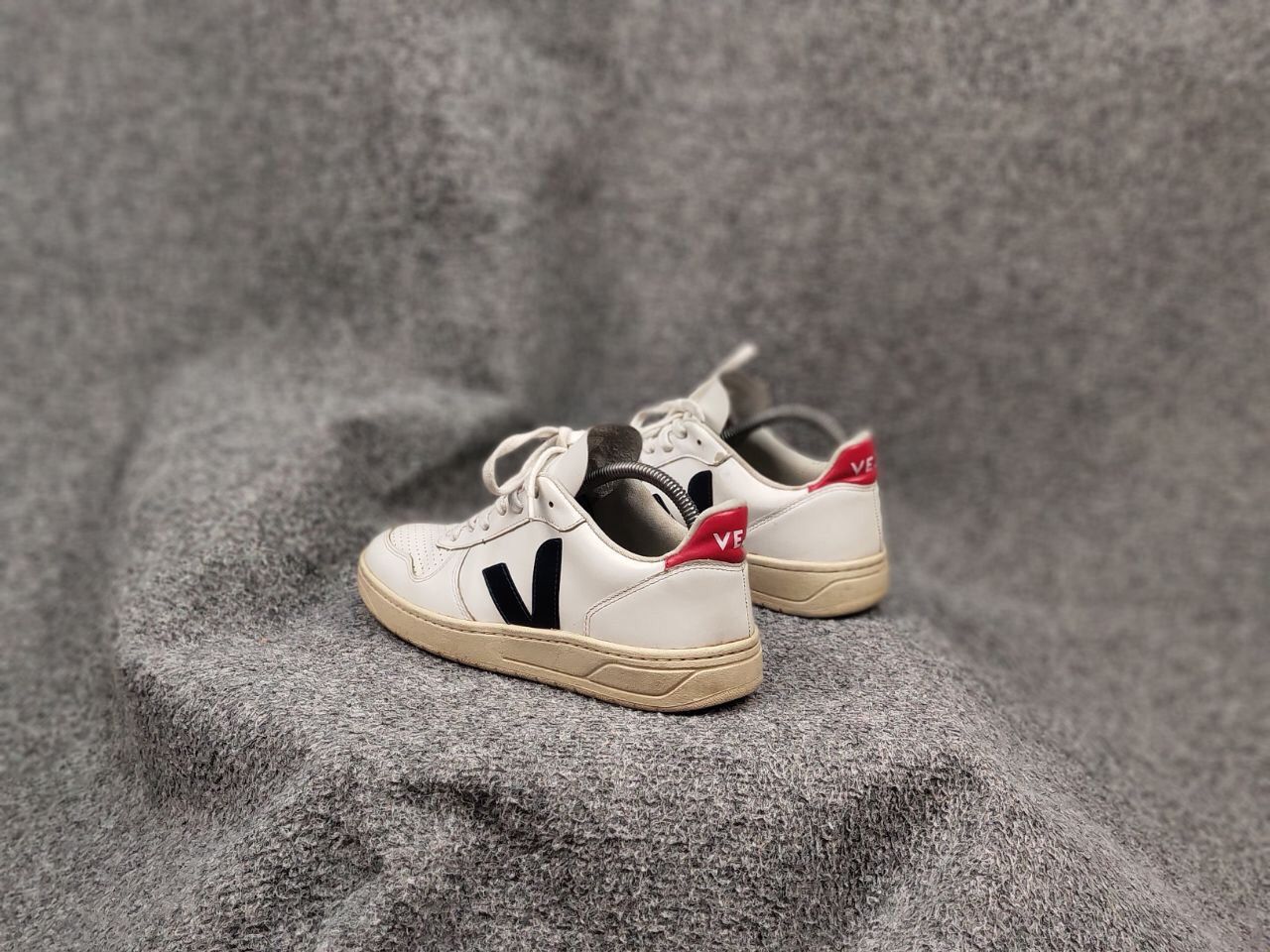 Veja Veja V-10 Designer Shoes light Leather Low Top Sneakers Size US 6 / EU 39 - 11 Thumbnail