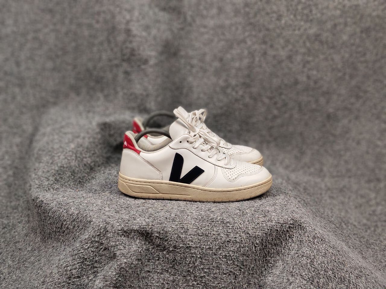 Veja Veja V-10 Designer Shoes light Leather Low Top Sneakers Size US 6 / EU 39 - 6 Thumbnail