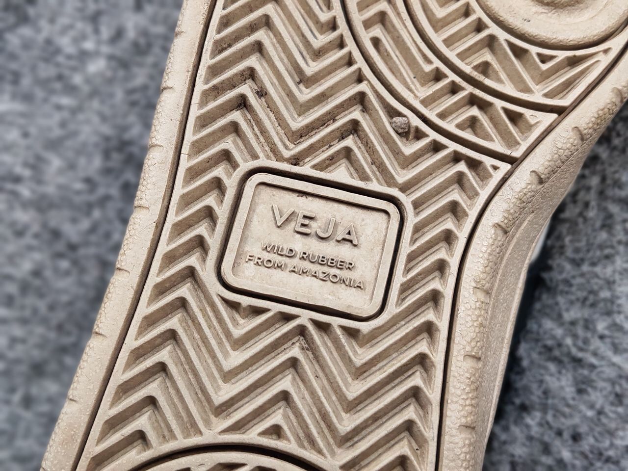 Veja Veja V-10 Designer Shoes light Leather Low Top Sneakers Size US 6 / EU 39 - 16 Thumbnail