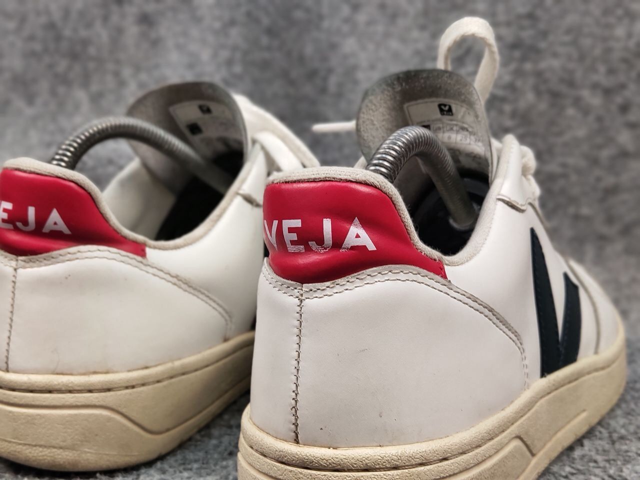 Veja Veja V-10 Designer Shoes light Leather Low Top Sneakers Size US 6 / EU 39 - 14 Thumbnail